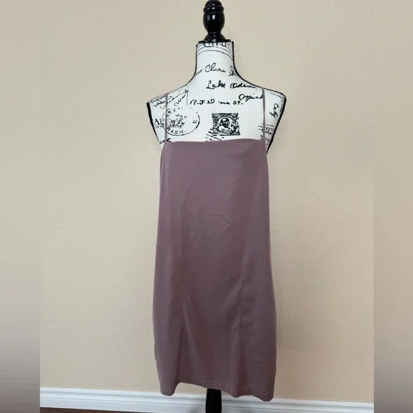 ★ Lululemon Adjustable Thin Strap Dress★ Lululemon lab Adjustable Thin Strap Dress - Twilight Mauve